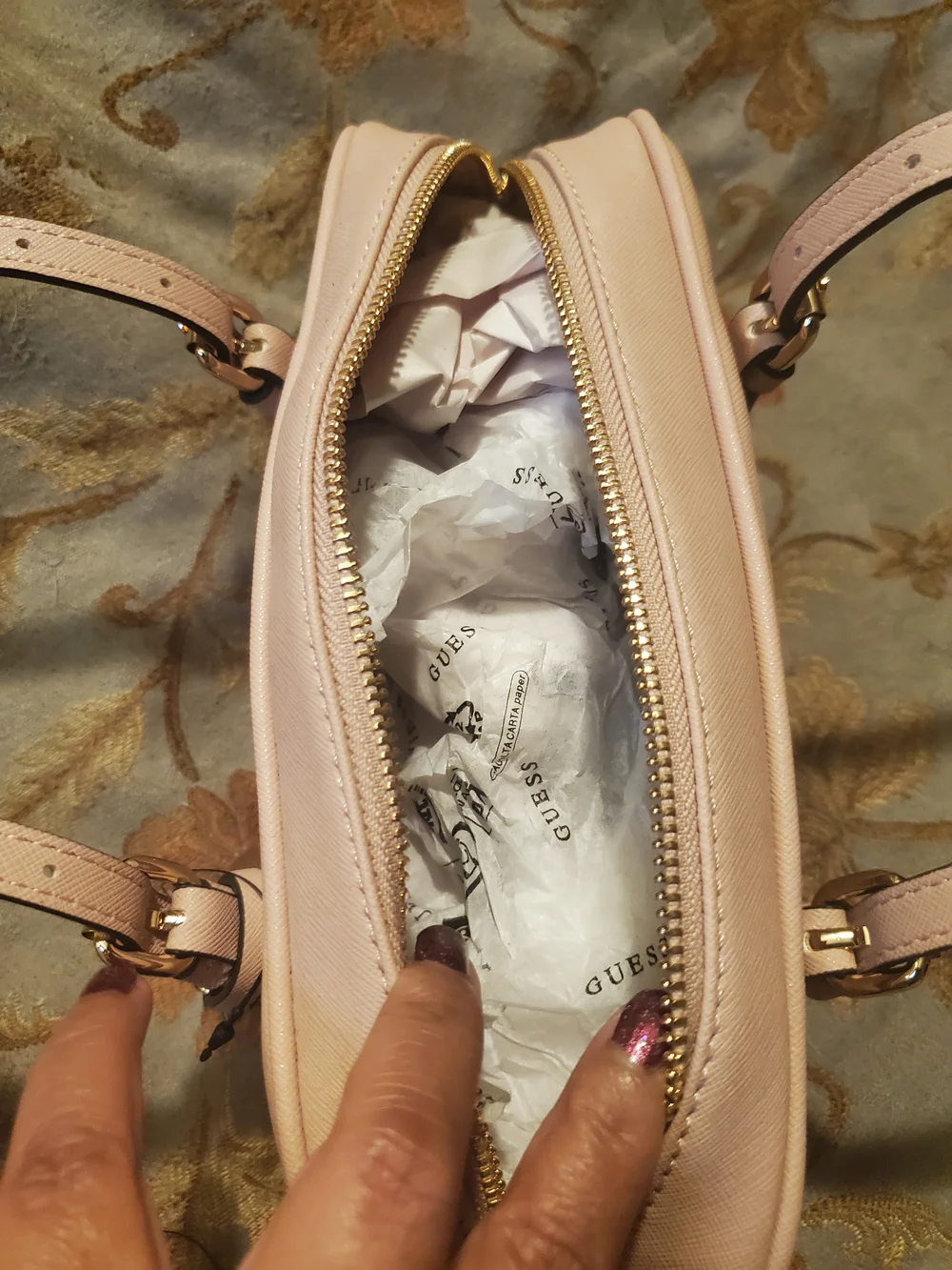 Guess chic tote
